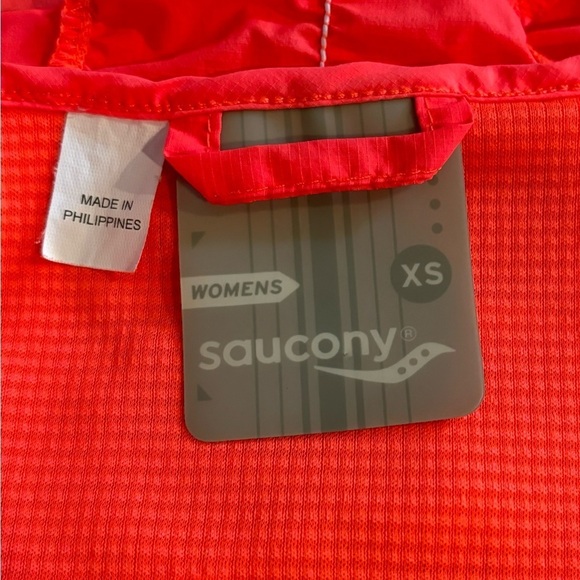 SAUCONY RUN SHIELD VIZI PRO LIGHTWEIGHT ZIP HOODED NEON BREEZE VEST, SIZE XS - Picture 9 of 15